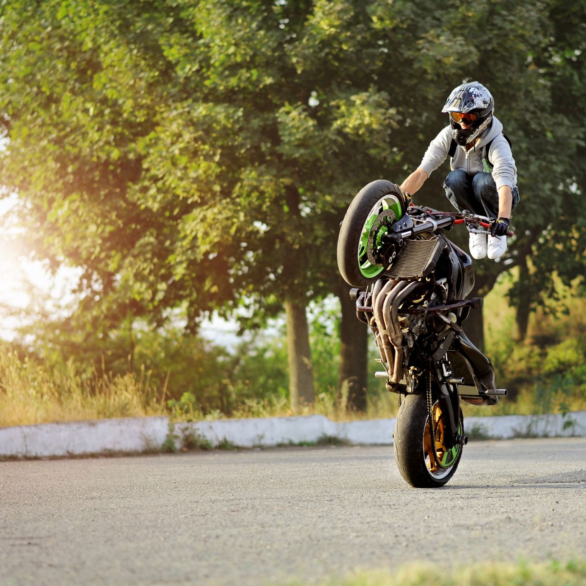 domando-la-adrenalina-explorando-el-mundo-del-stunt-en-motocicletas