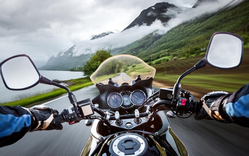 razones-para-elegir-una-motocicleta-de-turismo-la-aventura-comienza-en-dos-ruedas